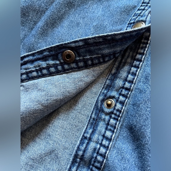 Miley Cyrus Max Azria Denim Indigo Distressed Denim Snap Down Top Long Sleeve S - Picture 3 of 11